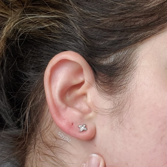 Tiffany & Co. Cross Stitch White Gold Diamond X Stud Earrings - Picture 6 of 7